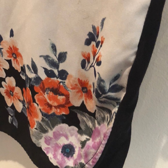 Flowery casual blouse - Picture 3 of 3